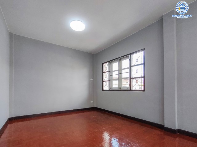 *****ทาวน์เฮ้าส์มือสองย่านนนทบุรี ม.ลภาวัน11 ชัยพฤกษ์ หลังมุม! เนื้อที่เยอะถึง 41 ตร.ว. ตอบโจทย์ทุกการใช้ชีวิต ฟังก์ชันเหมือนบ้านเดี่ยว 5 ห้องนอน 3 ห้องน้ำ 1 ที่จอดรถ บ้านสภาพสวย พร้อมเข้าอยู่ เชื่อมต่อถ.บางกรวย-ไทรน้อย ถ.ชัยพฤกษ์ และถ.ราชพฤกษ์ จองเลย!